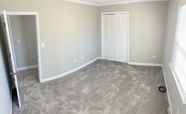 Building Photo - 308 College Park Dr