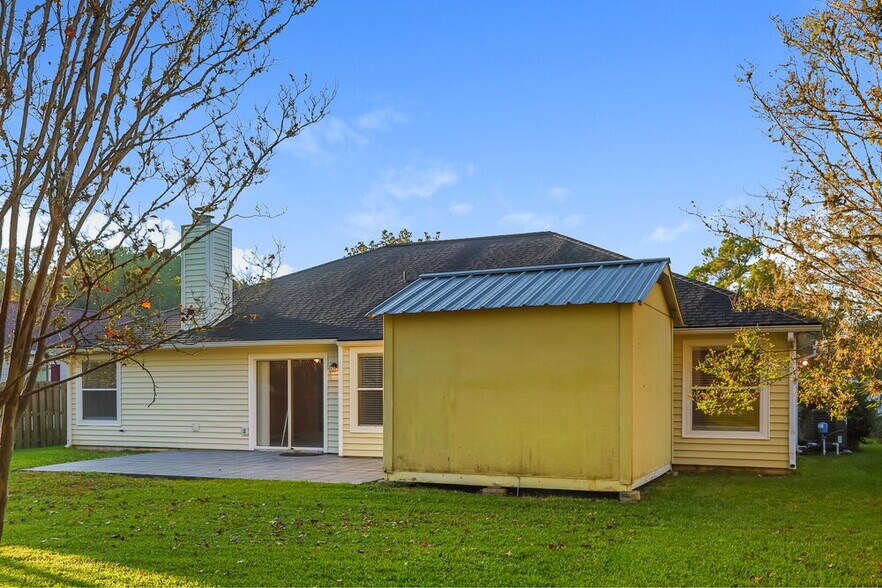 Building Photo - 9099 Rockpond Meadows Dr