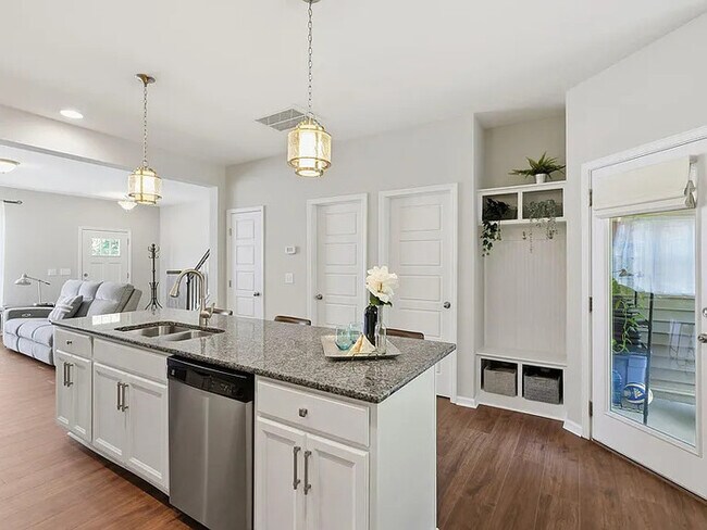 Building Photo - Lease OR Lease to Own