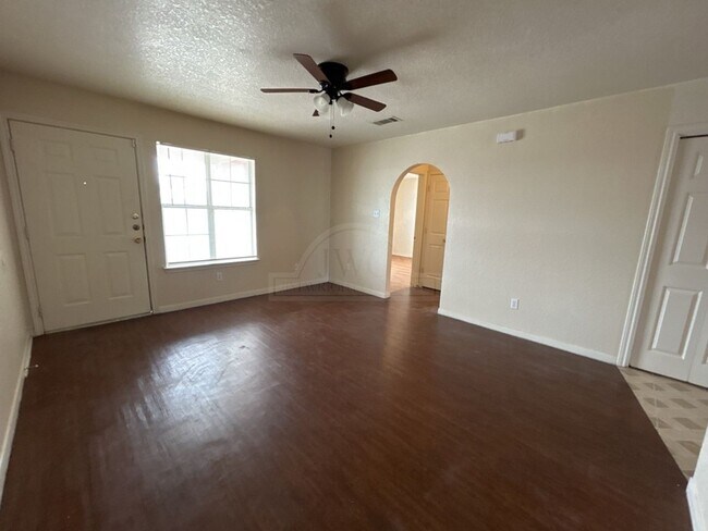 Building Photo - 1407 Dugger Cir