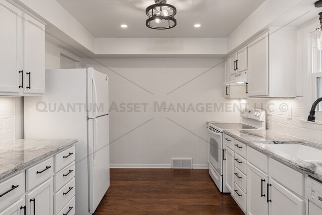 Building Photo - 5415 N Lydell St