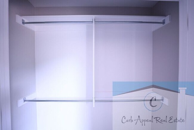 Building Photo - First month move in special $800!! Beautiful 2 bed 2 bath duplex, includes washer and dryer