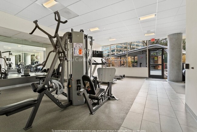 Building Photo - Luxurious Two Bedroom High-Rise Living at the Portland Plaza!
