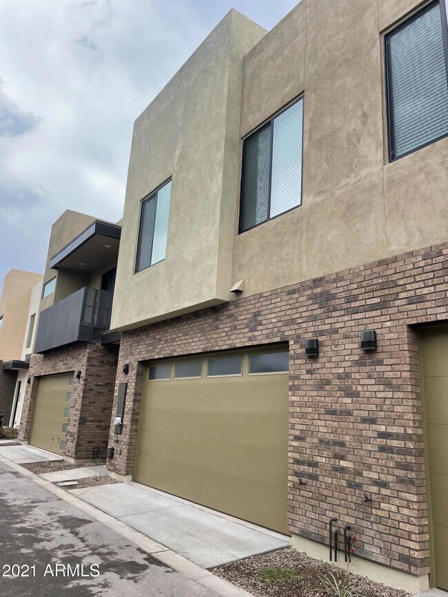 Primary Photo - 901 S Smith Rd