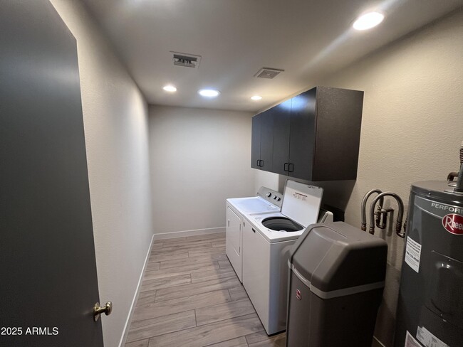 Building Photo - 2129 E Huntington Dr