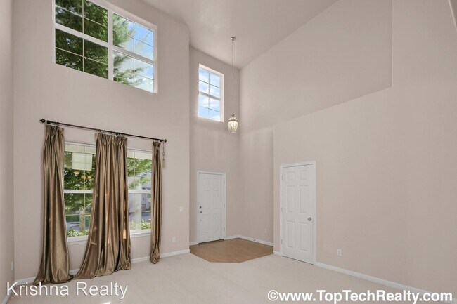 Building Photo - 4 br, 2.5 bath House - 15955 SW Towhee Ln