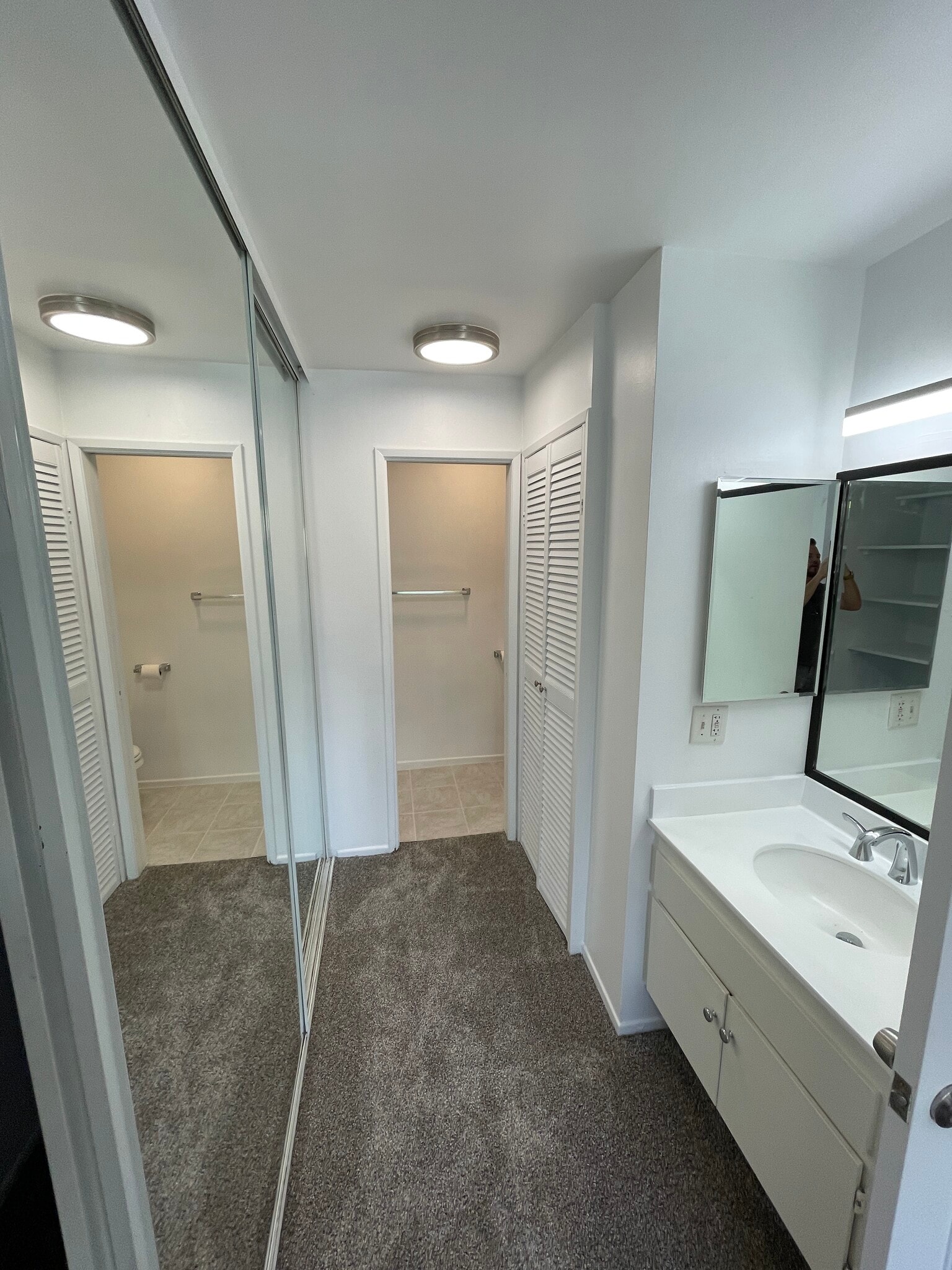 Building Photo - 14850 Hesby St