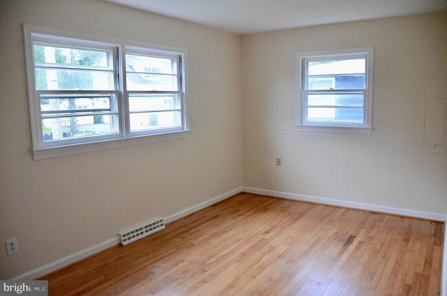 Building Photo - 1442 Rehling Dr