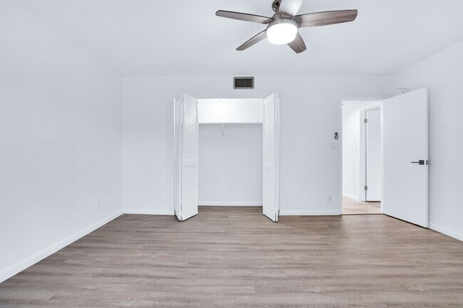 Building Photo - 406 Saint Andrews Rd