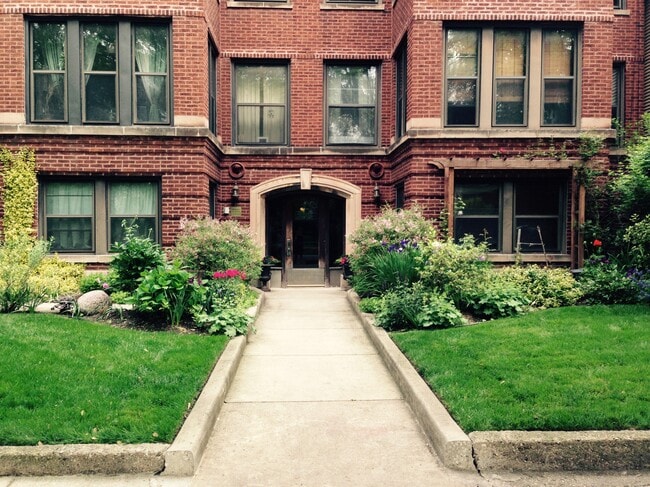 Building Photo - 1434 W Warner Ave
