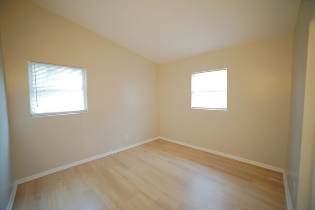 Building Photo - Cozy 3 bedroom 2 bath home