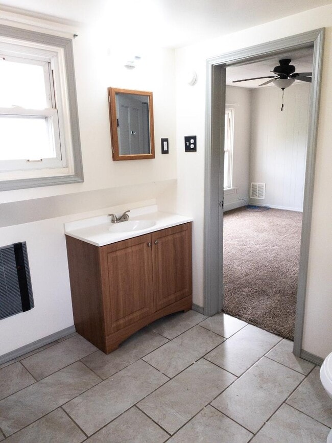 Building Photo - 737 Grove Ave