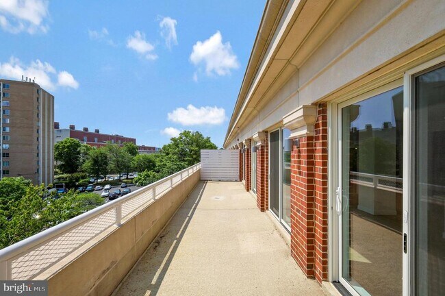 Building Photo - 635 Slaters Ln