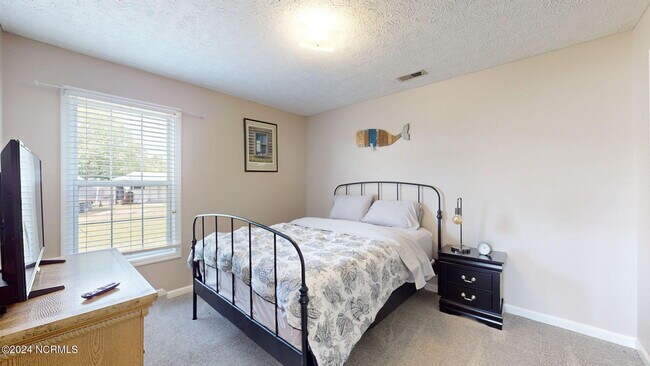 Building Photo - 177 Avis Dr