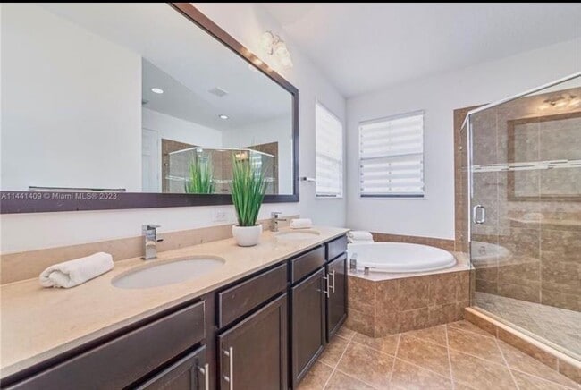 Building Photo - 8362 NW 39th Ct