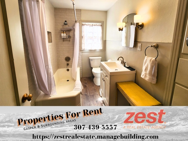 Building Photo - 1905 E 3rd St