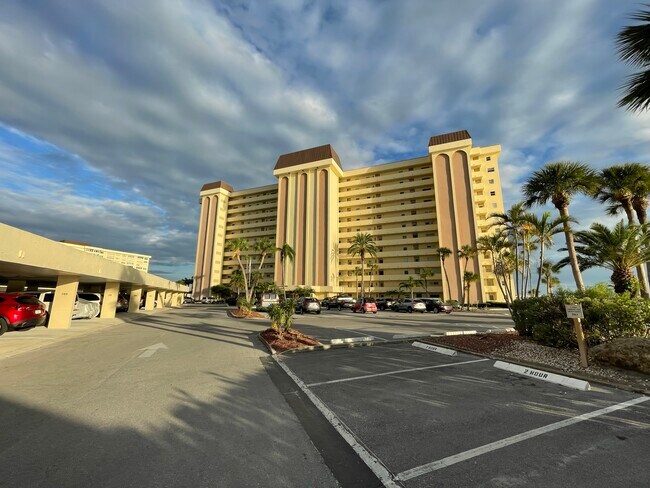 Building Photo - 4750 Cove Cir