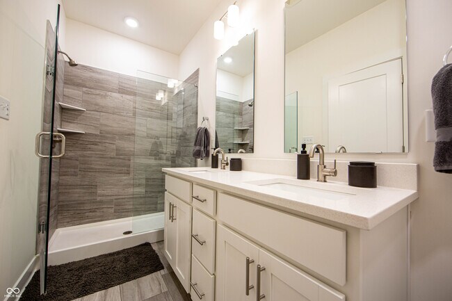 Building Photo - 743 Bates St