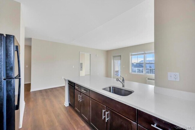 Building Photo - 3 Meadows Ln