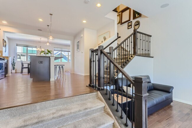 Building Photo - Spacious 2BDR Modern Townhome in Louisville