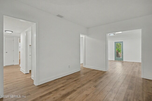 Building Photo - 1503 Broome St