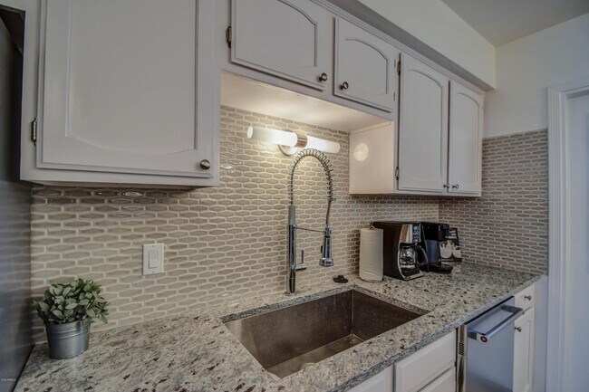 Building Photo - 8420 E Keim Dr