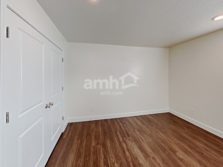 Building Photo - 1123 Wagon Way