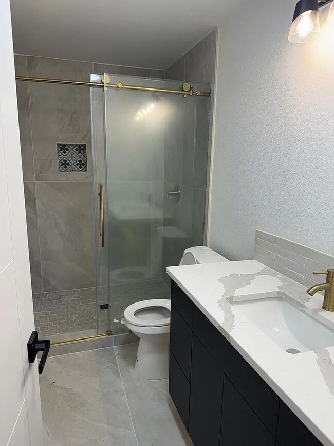 Building Photo - Newly Remodeled 3-Bedroom Bellevue Home with Modern Updates