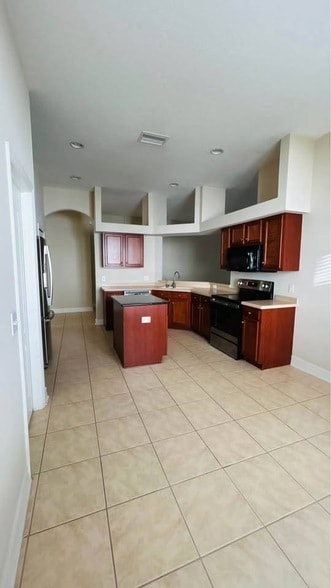 Building Photo - Heritage Point D Heritage Point Drive Unit 20002