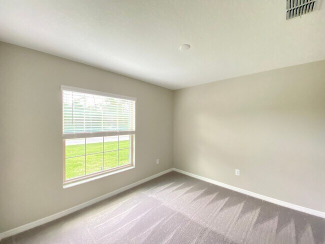 Building Photo - Great SW location 4/2/2 **WON'T LAST**