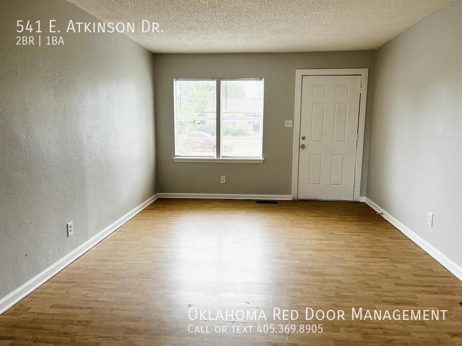 Building Photo - 541 E Atkinson Dr