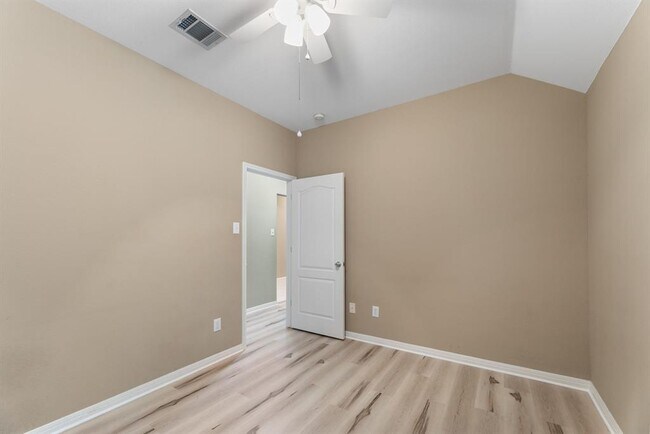 Building Photo - 11701 Sterling Panorama Terrace