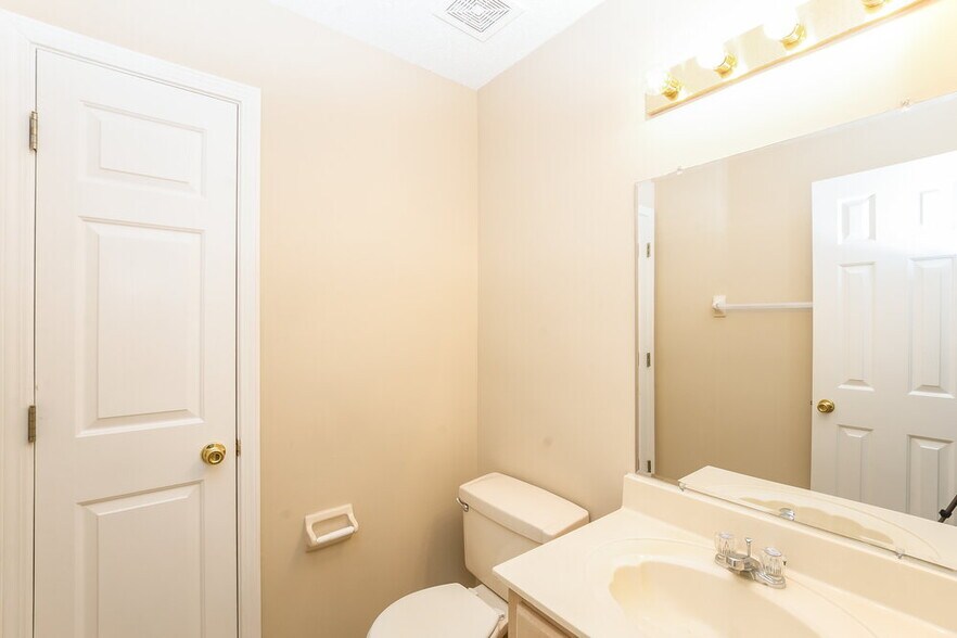 Building Photo - 6867 Brady Hill Dr