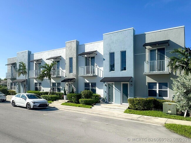 Building Photo - 405 NE 35th Ct