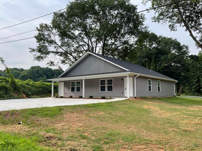 Primary Photo - 1525 S Aspen St