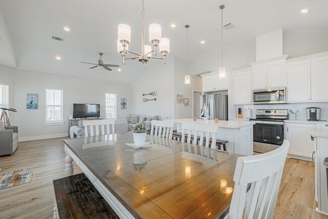 Building Photo - 25011 San Simeon Ct