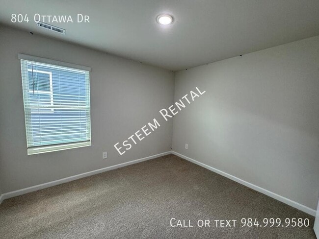 Building Photo - 804 Ottawa Dr