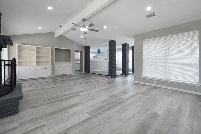 Building Photo - 15811 Pathfield Dr