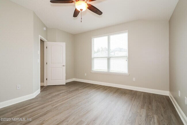 Building Photo - 667 Drysdale Dr
