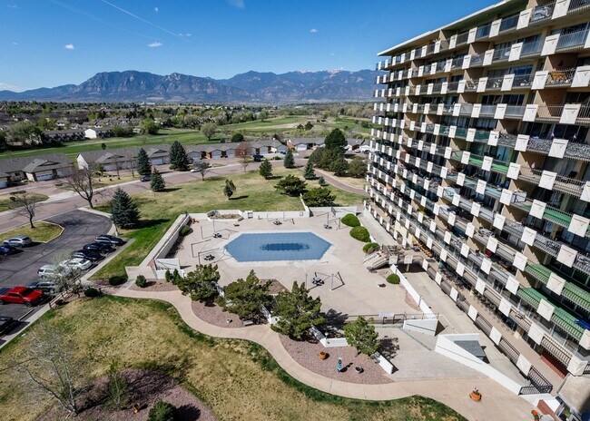 Building Photo - 411 Lakewood Cir