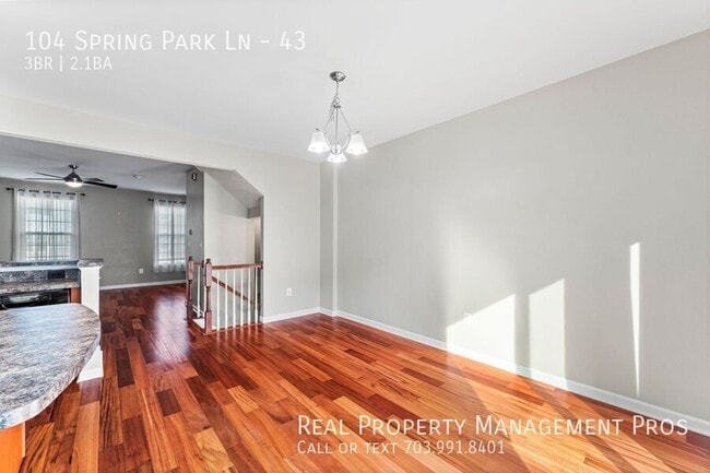 Building Photo - 104 Spring Park Ln