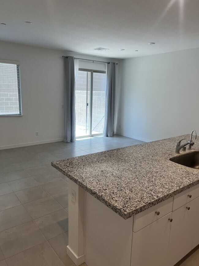 Building Photo - A Fabulous 2 Bedroom, 2 Bathroom townhome ...