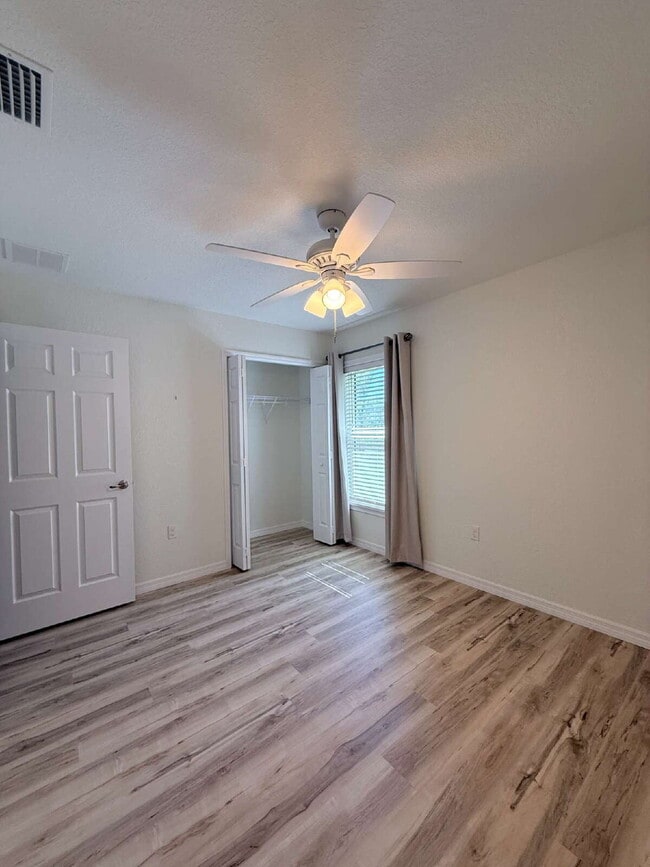 Building Photo - 3 Bedroom and 2-Bathroom House