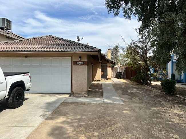 Primary Photo - 5400 Tupper Ct