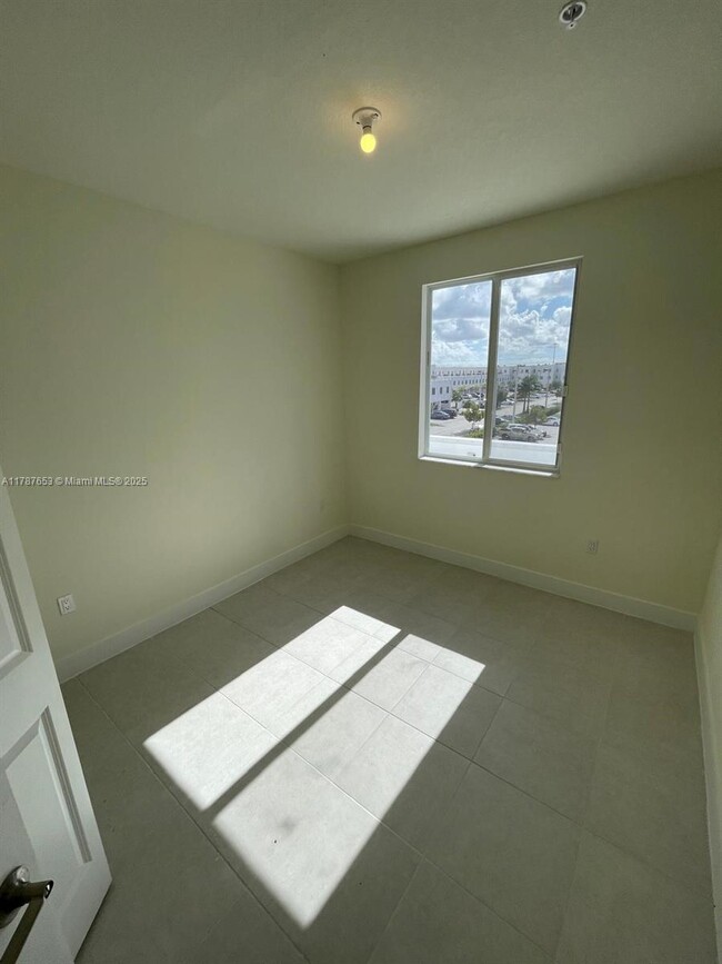 Building Photo - 10250 NW 66th St