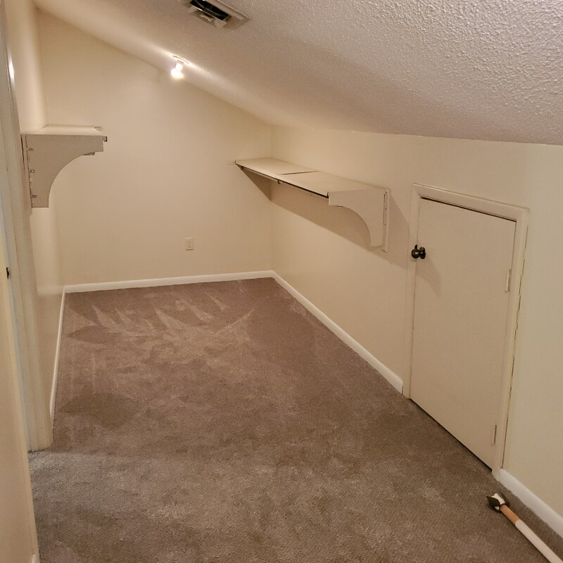 Building Photo - 102 St James Pl