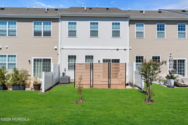 Building Photo - 22 Coburgh Dr