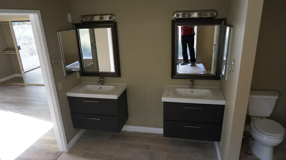 Master Bath - 16268 Glencove Dr