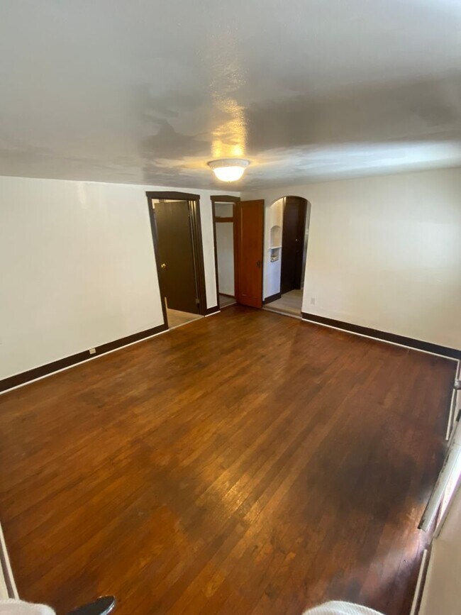 Building Photo - 110 E Rosser Ave