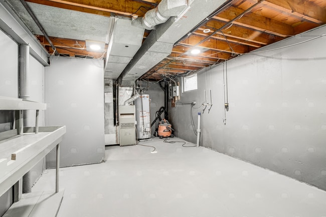 Building Photo - Move in mid-April